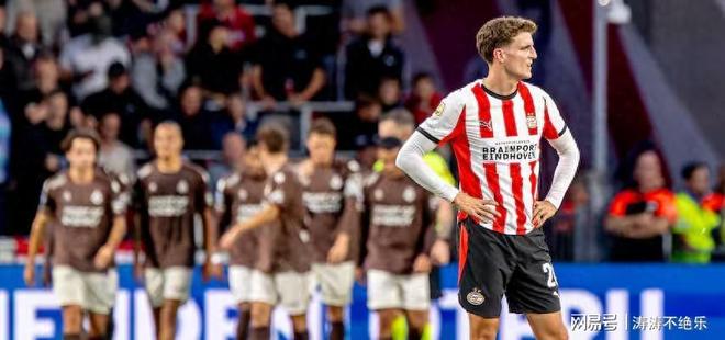 则紧随其后 则紧随其后